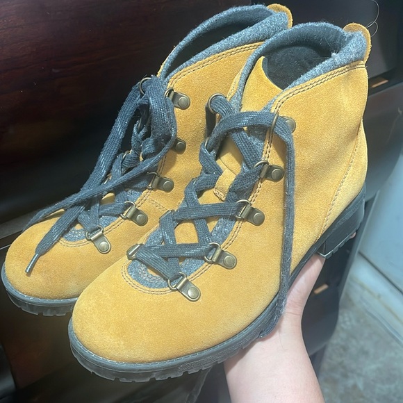 Clarks Faralyn Alpha Lace Up Hiking Suede Leather Boots - Picture 1 of 9